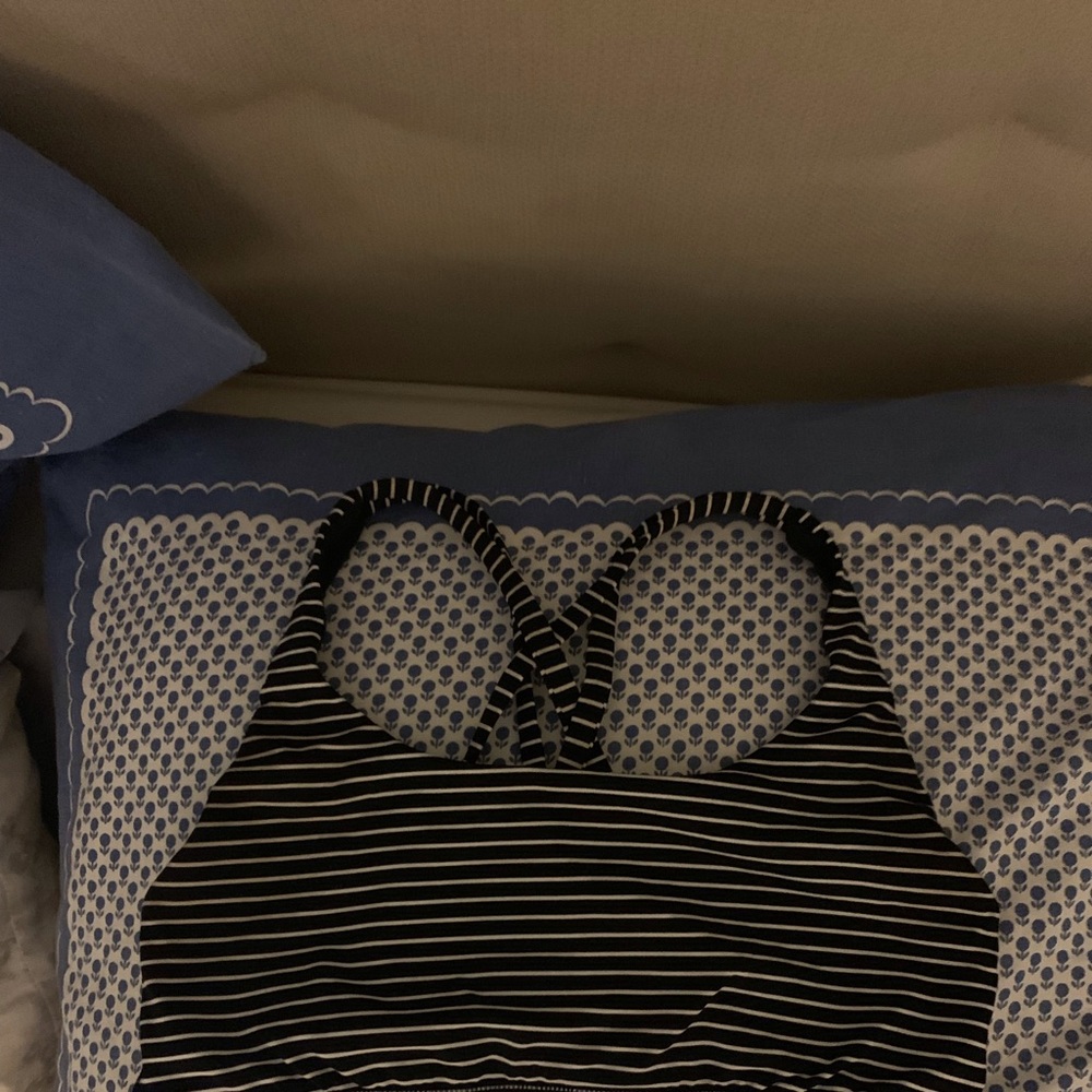 Lululemon black white striped sports bra size 6